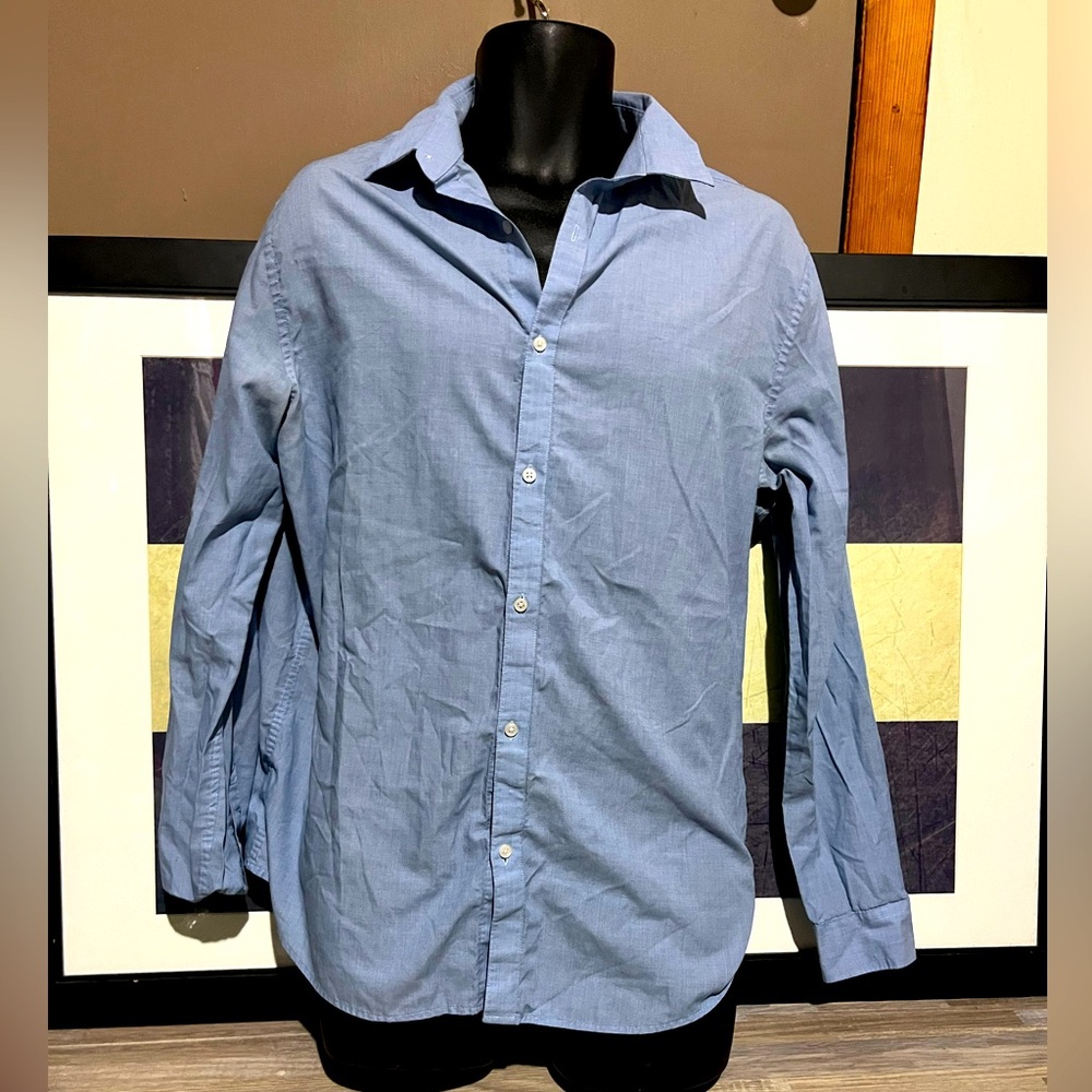 H&M easy iron light blue washed denim button down shirt